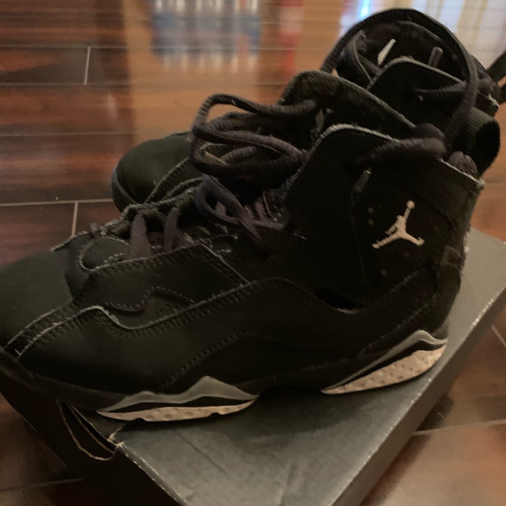 Size 13 boys Jordan true flight sneakers - Picture 1 of 4